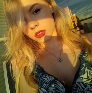 Meet your Posher, Cassi